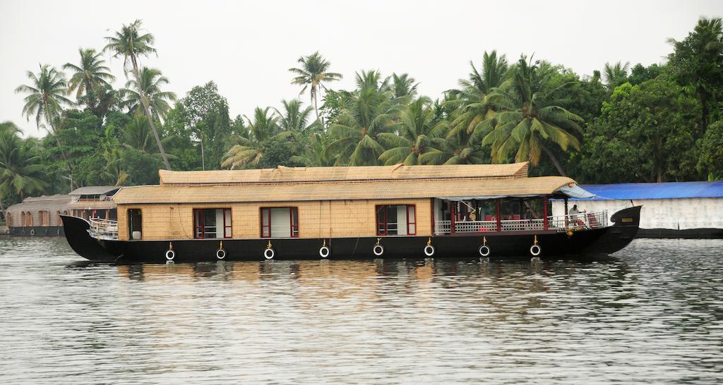 Hotel Vaishnav Tours Alappuzha Pokoj fotografie